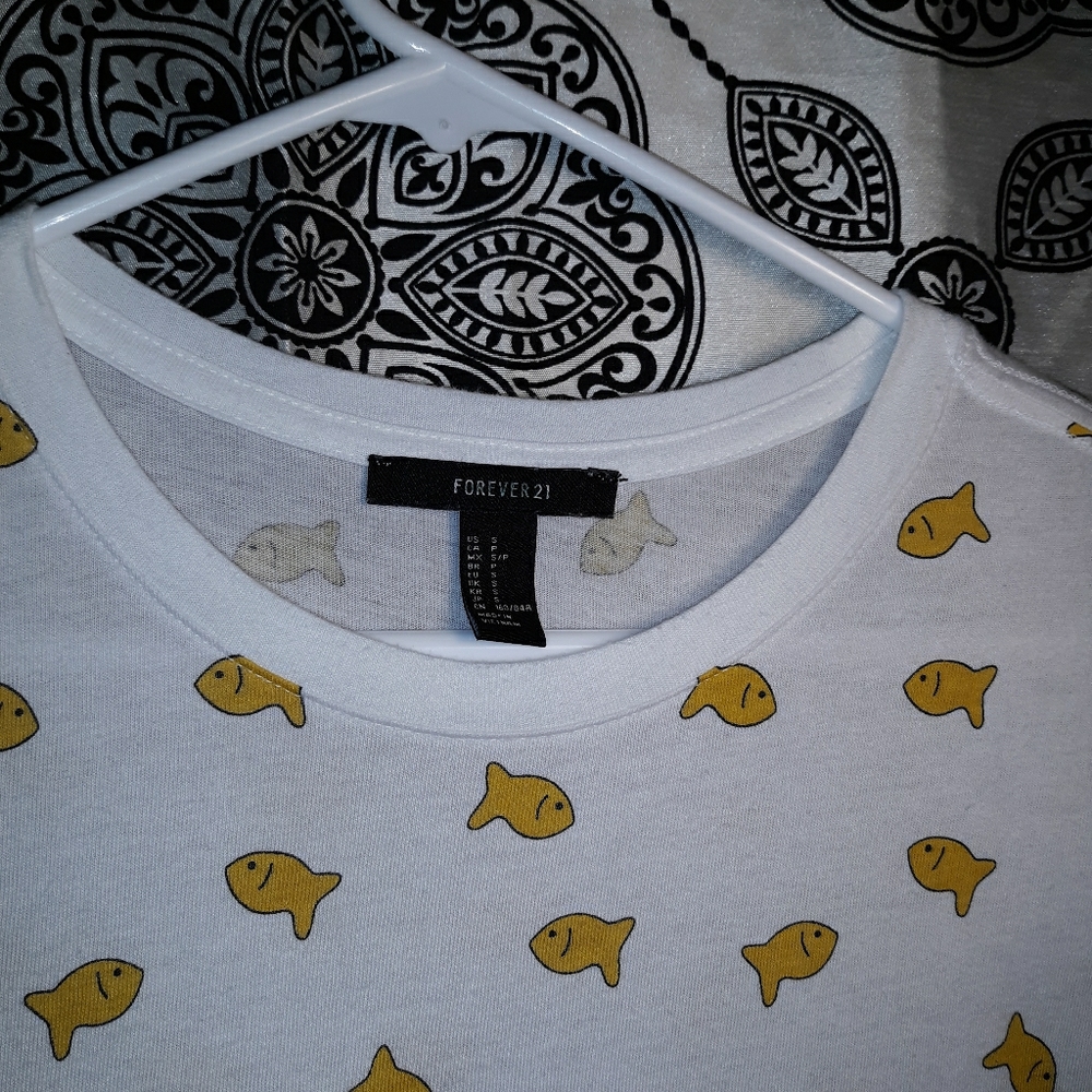 Forever 21 s tee goldfish graphic